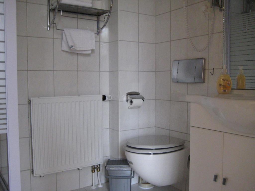 Hotel Gesellschaftshaus Bergen Auf Rugen Habitación foto